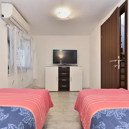 Apartment Fuer 5 Personen Ca 85 Qm In Vodnjan, Istrien Istrische Riviera *